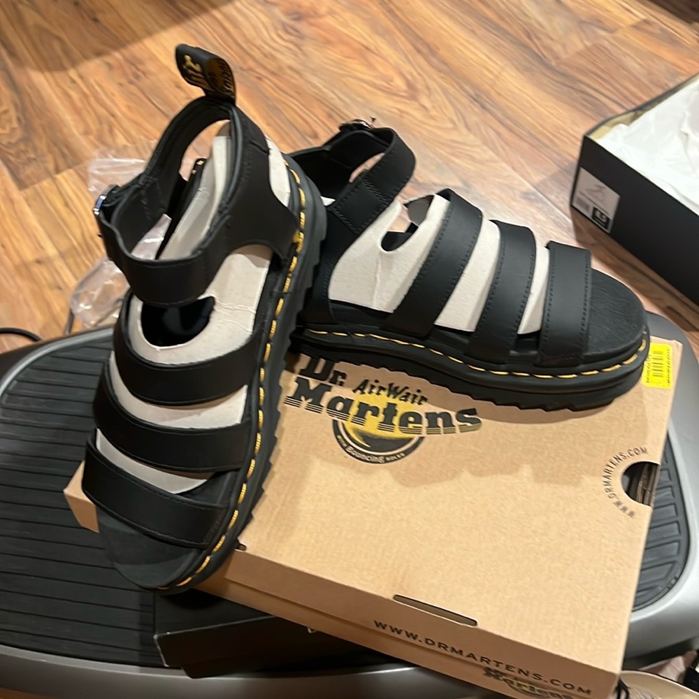 Like NEW Dr Martens Hydra Air black leather sandals jn BOX see size chart on box